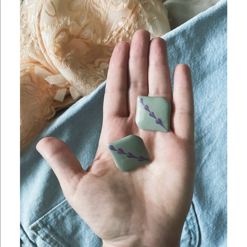 Sage Green & Lilac Vintage Earrings - Picture 3 of 4